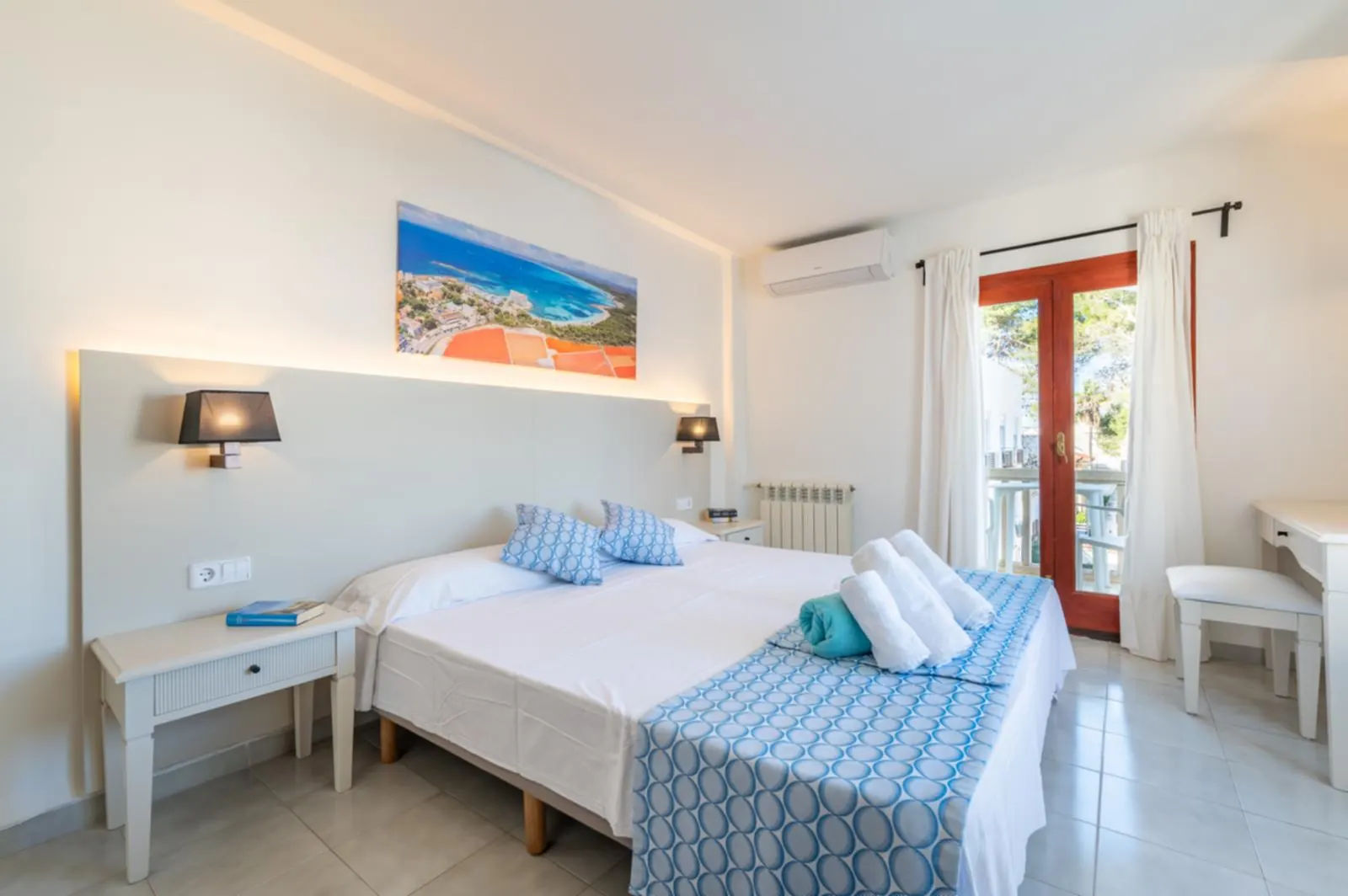 Doppelzimmer mit Terrasse und Poolblick